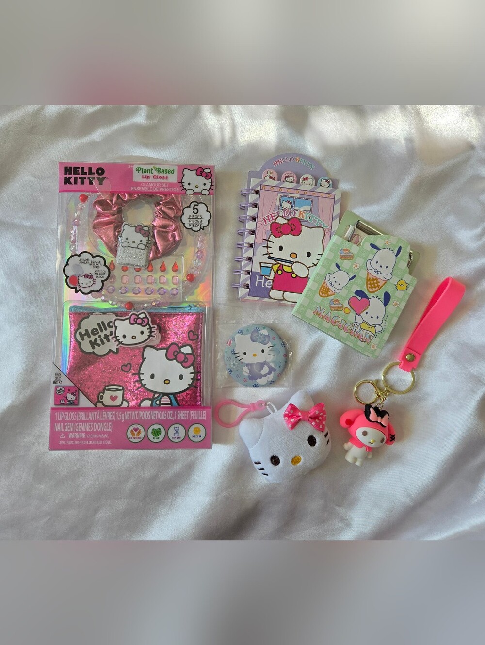 Hello Kitty Pink Multicolor Accessories Set With Tote NWT - Picture 4 of 10